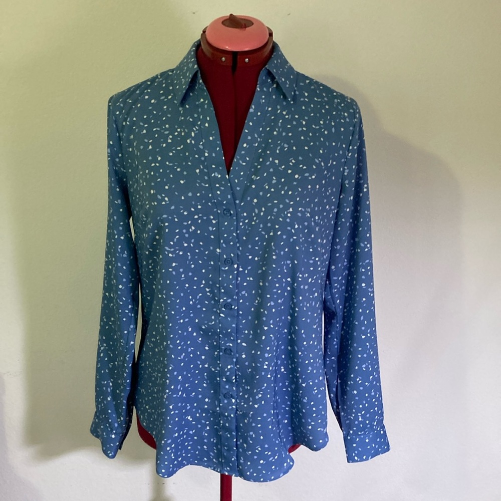Ann Taylor Size Small Blue Patterned buttoned down blouse Made in Indonesia
